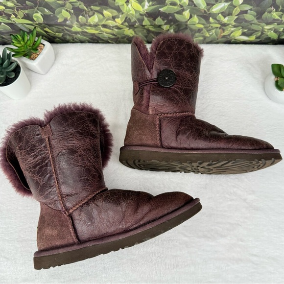 {UGG Australia} Krinkle Bailey Sheepskin Boots, Distressed Maroon Plum Wine 1872 - Picture 3 of 16